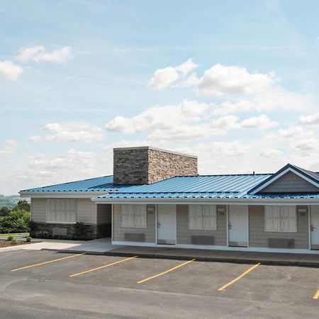 Americas Best Value Inn & Suites St Clairsville Wheeling St. Clairsville Eksteriør bilde