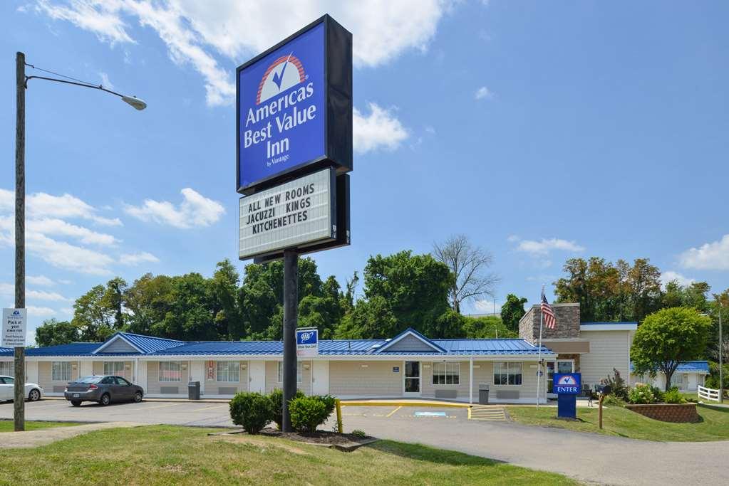Americas Best Value Inn & Suites St Clairsville Wheeling St. Clairsville Eksteriør bilde