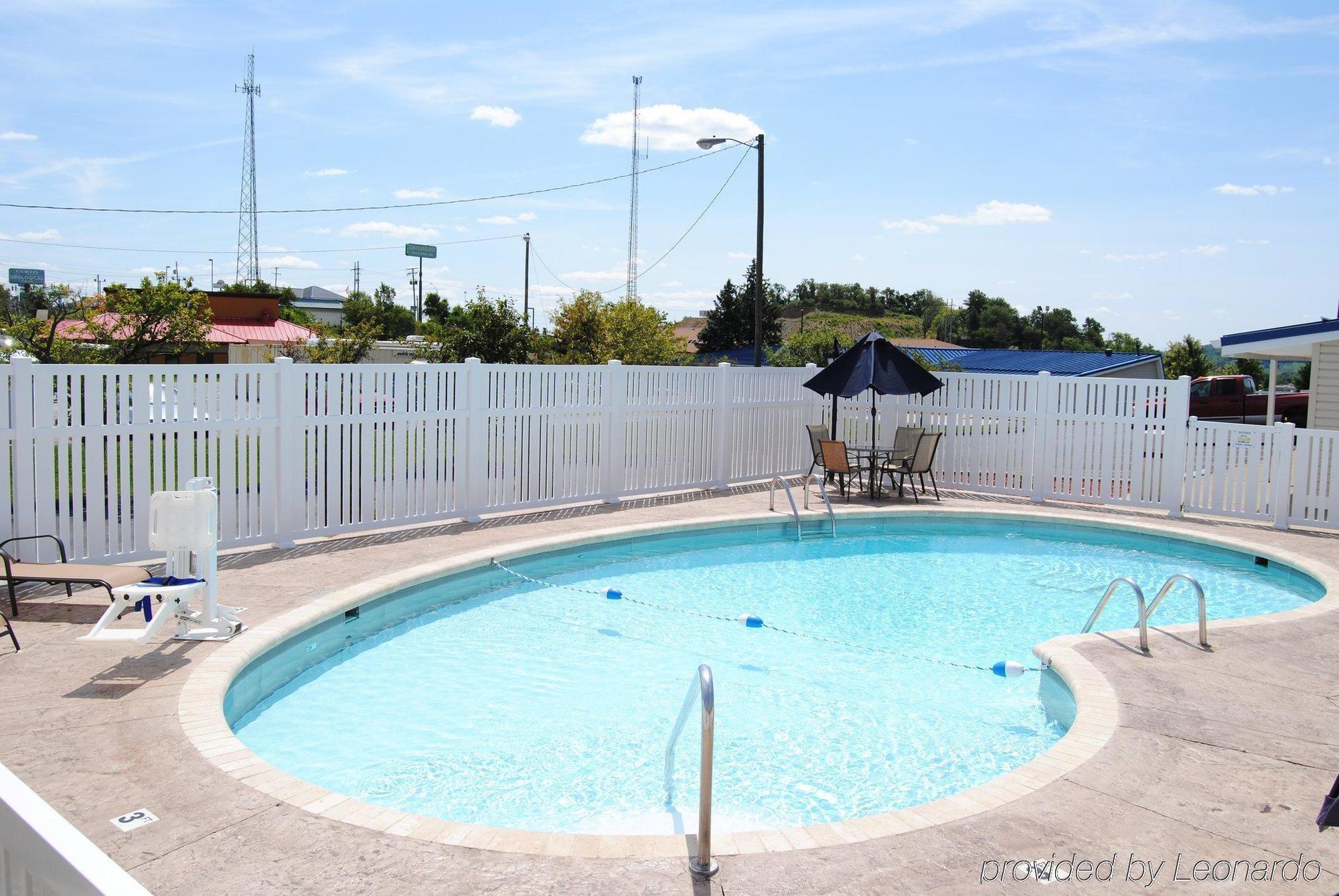 Americas Best Value Inn & Suites St Clairsville Wheeling St. Clairsville Eksteriør bilde