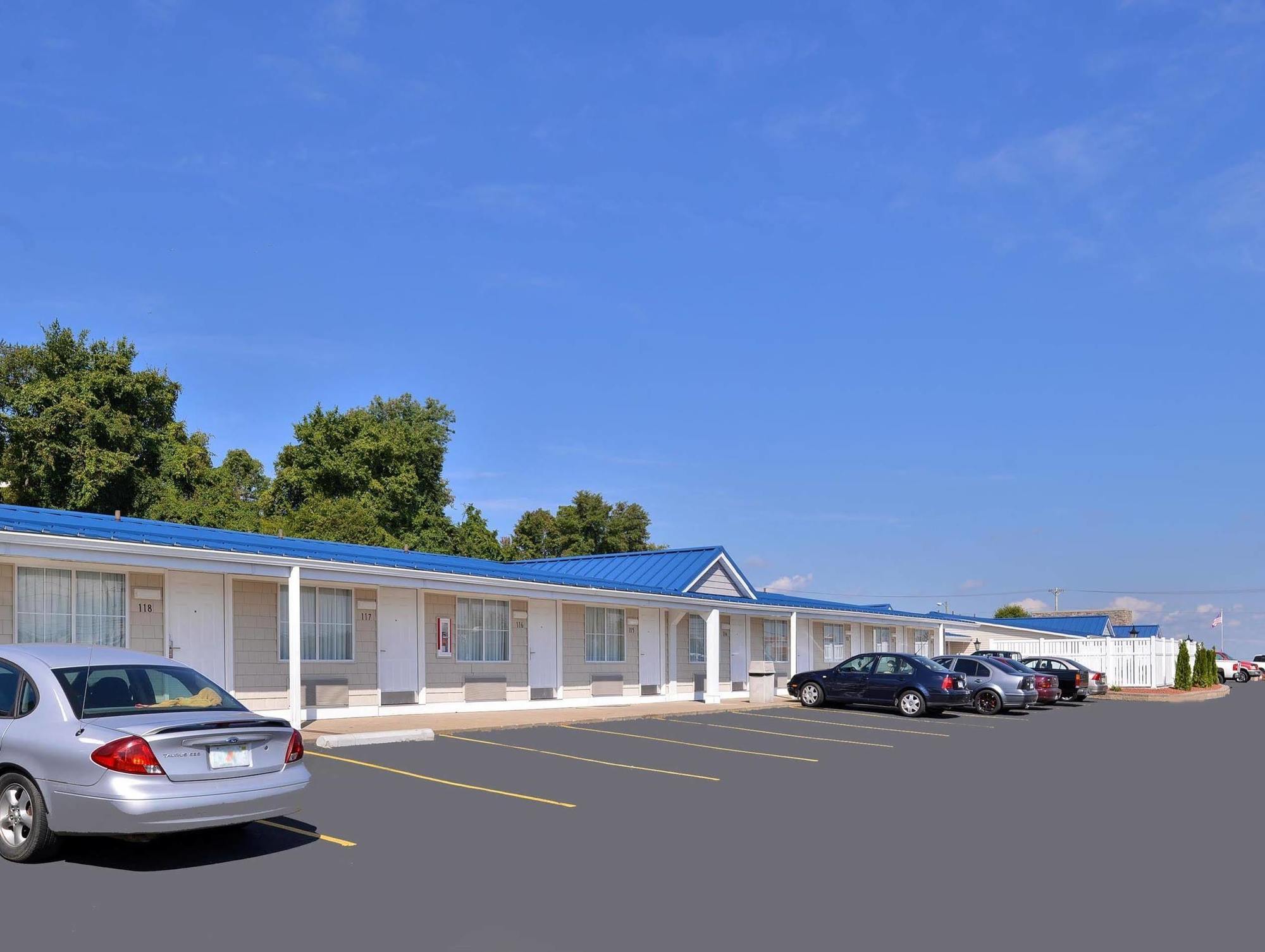 Americas Best Value Inn & Suites St Clairsville Wheeling St. Clairsville Eksteriør bilde